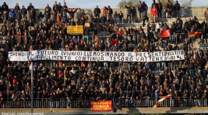 Striscione contro i Tesoro Curva Nord Lecce