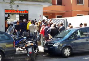 Tifosi Lecce in fila per acquistare i biglietti della semifinale play off col Foggia