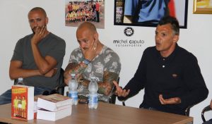 Giacomazzi e Chevanton con Andrea Ferreri, autore di "A Sud di Maradona"
